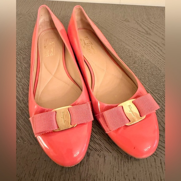 Ferragamo Varina coral color Patent Leather Flats size 10 - Picture 1 of 4